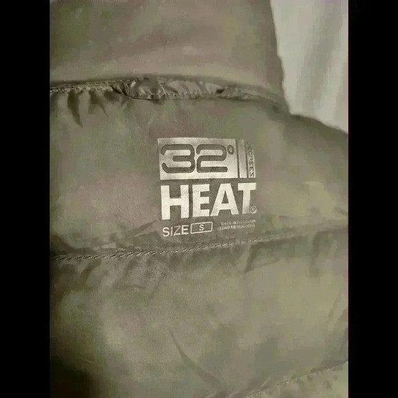 Lightweight Gray Puffer Vest – Perfect for Layering! - Picture 2 of 3